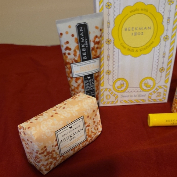 Beekman 1802 Bath & Body Set - Yellow and Black - Picture 3 of 3